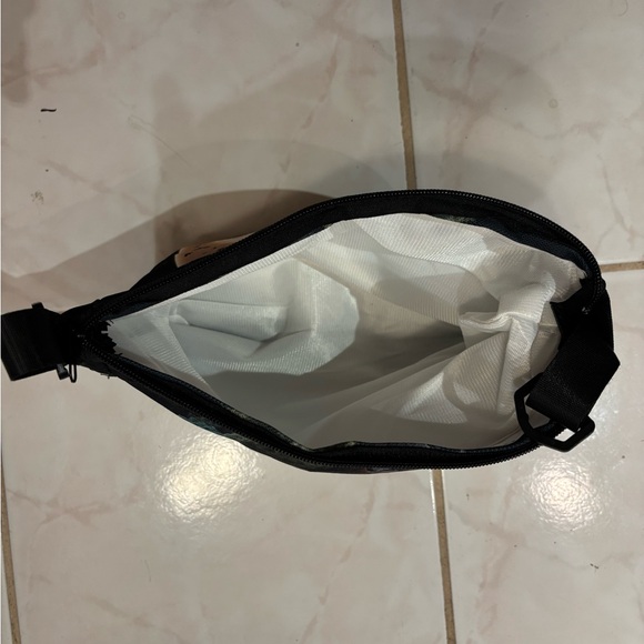 Artistic Tree Design Crossbody Bag - Picture 6 of 6